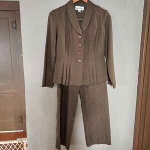 Danny & Nicole 2 Piece Pants Suit Size 6P Brown